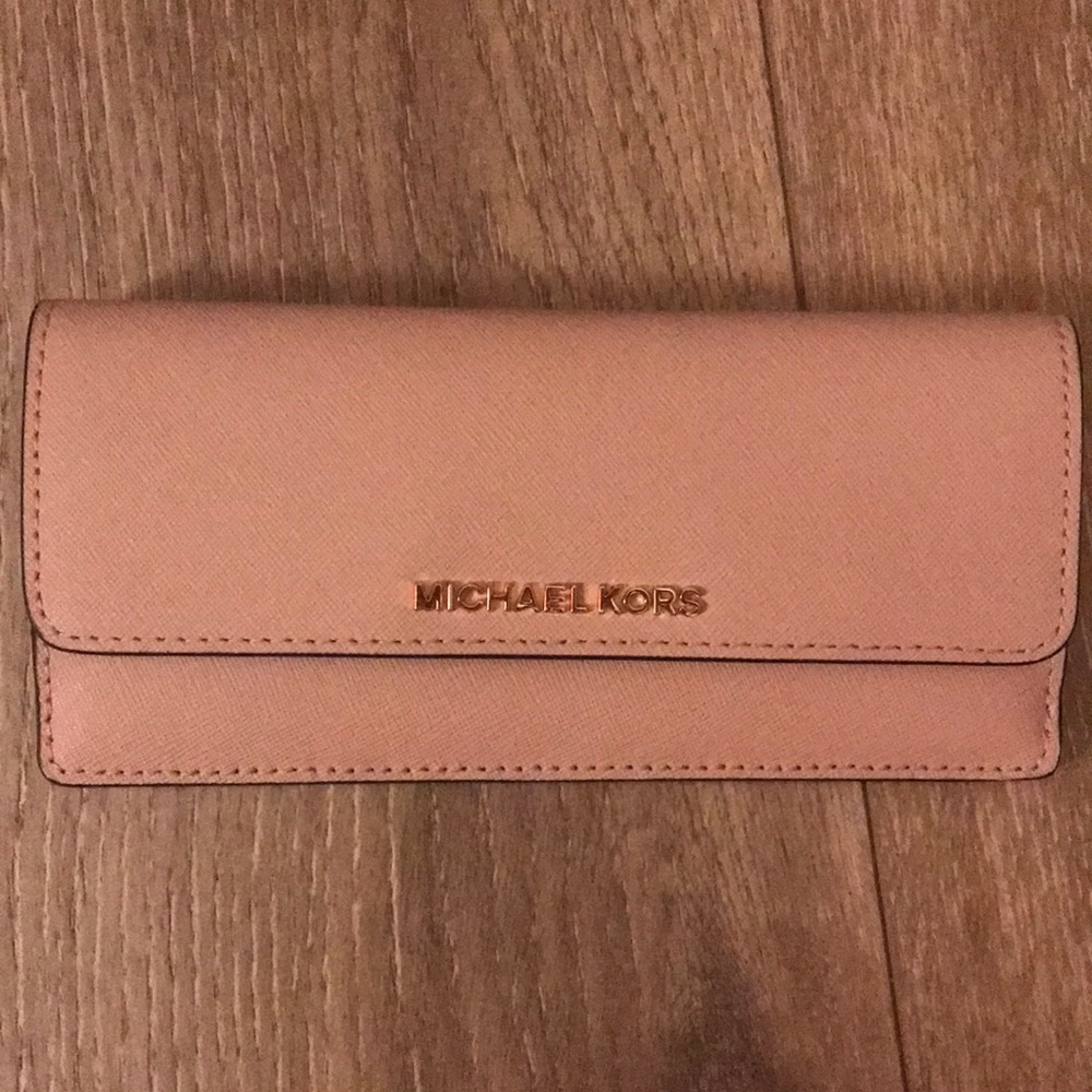 Michael Kors Soft pink wallet